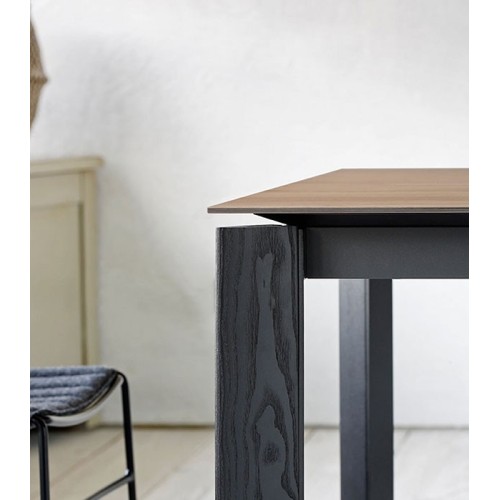 Blade XL Midj extedable table with wooden top
