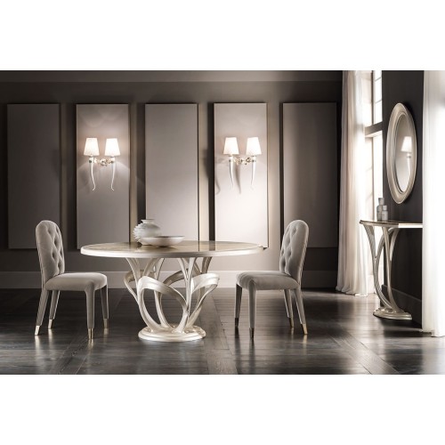 Liz Cantori low Chair