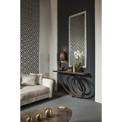 Amelia Cantori mirror with refined classic design