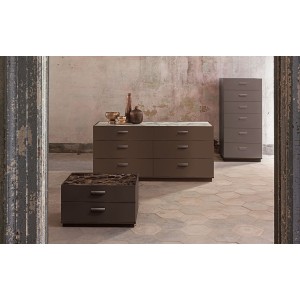 skin-alivar-bedside-table