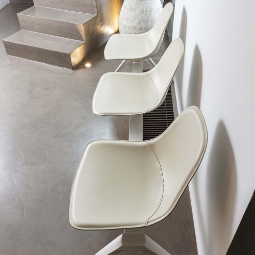 Couture Enrico Pellizzoni waiting room bench