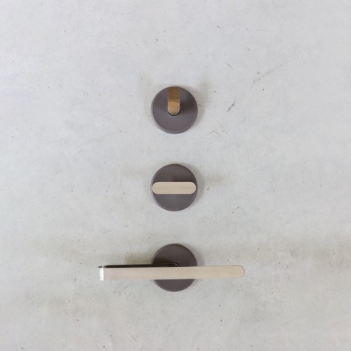 App S Geelli bathroom towel holder