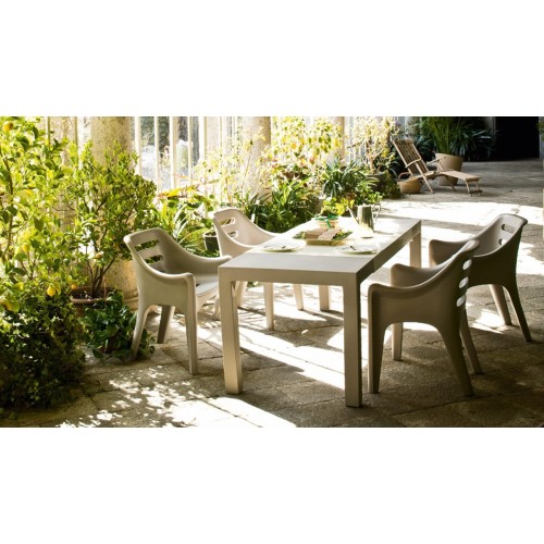 Russel Serralunga Chair