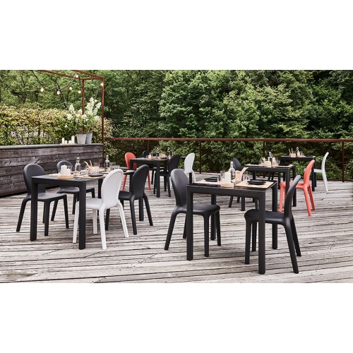 Chloé Plust modern Table