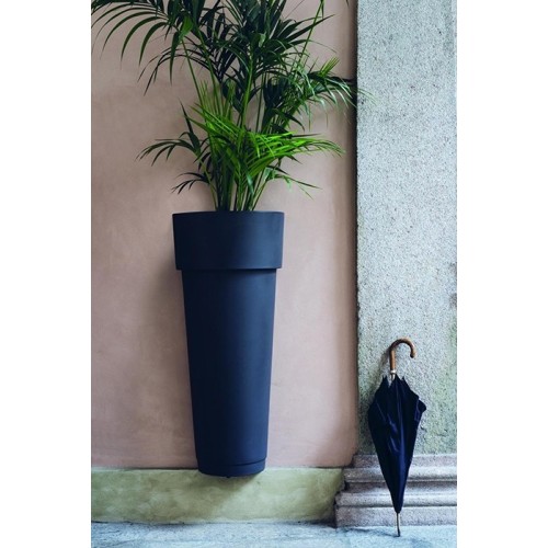 Marcantonio au mur Serralunga vase