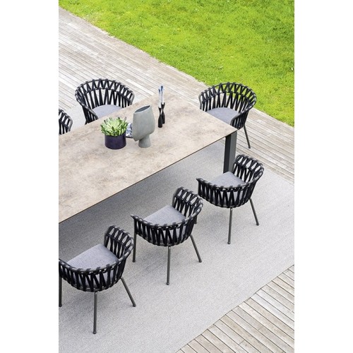 Carpet Varaschin, a designer outdoor rug made of polypropylene