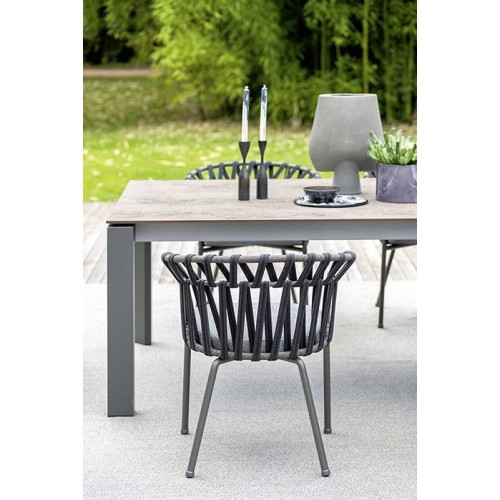 Carpet Varaschin, a designer outdoor rug made of polypropylene