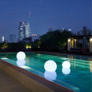 acquaglobo-slide-floating-lamp