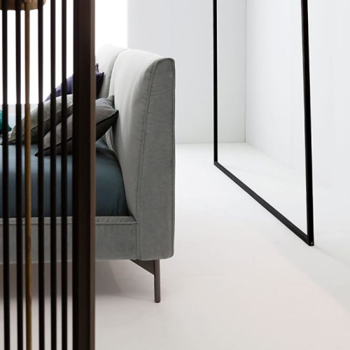 Ada Twils Modern Queen size Bed