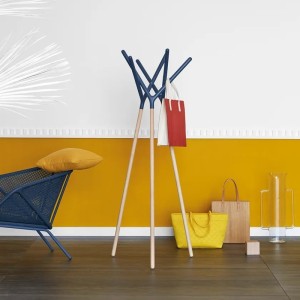 game-of-trust-miniforms-coat-rack