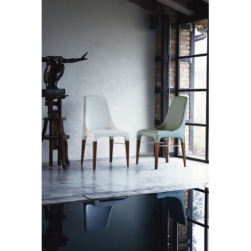 Kelly Bontempi chair