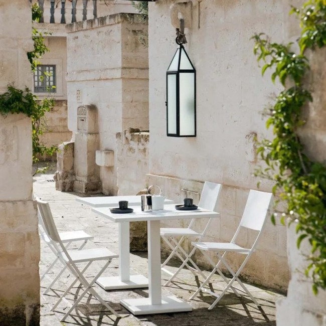 Conrad Unopiù table