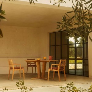 synthesis-round-unopiu-table