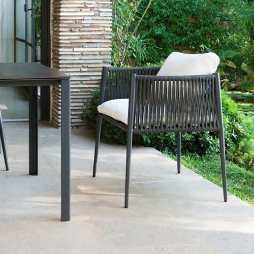 Luce Unopiù armchair