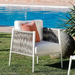 Luce Unopiù armchair