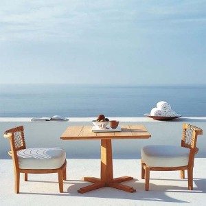 Synthesis Unopiù armchair