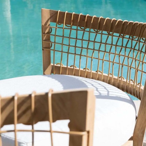 Synthesis Unopiù armchair