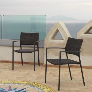 Experience-unopiu-chair-with-armrests