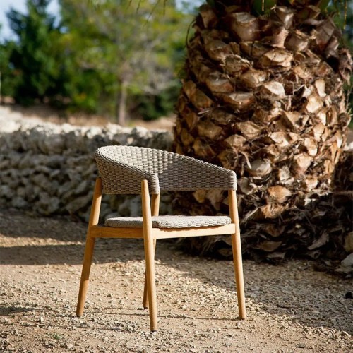 Pevero Unopiù armchair with curved backrest