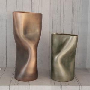 ceramic-sculpture-vase-erosa-adriani-e-rossi