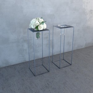 tulip-vase-metal-console-table-by-adriani-e-rossi