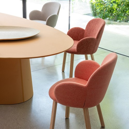 Tulp upholstered armchair by Moroso – Exclusive Discounts