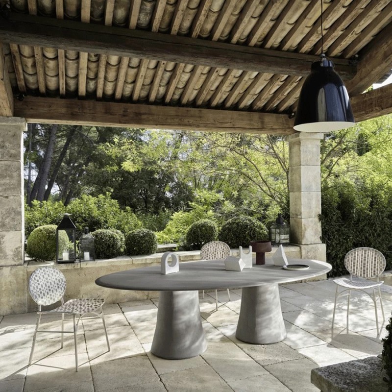 Noa Gervasoni oval table