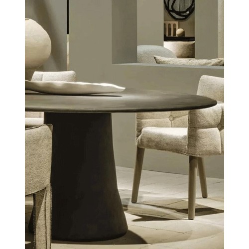 Mae Gervasoni round table