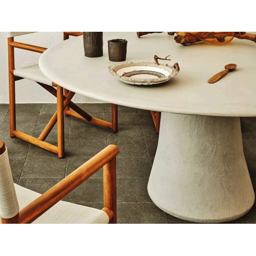 Mae Gervasoni round table