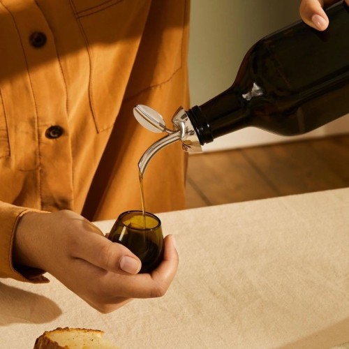 Fior d'olio Alessi Pourer with olive oil taster