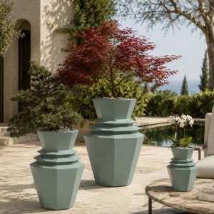 hinoki-vondom-planter