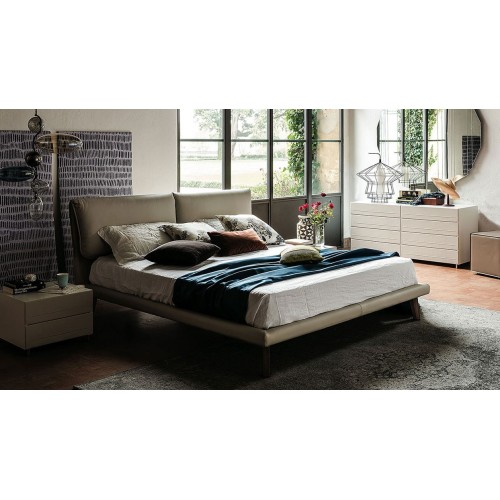 Adam Cattelan Italia Bed