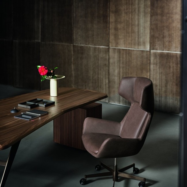 Newton executive office chair by Bonaldo