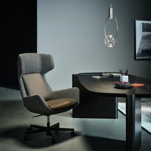 Newton executive office chair by Bonaldo