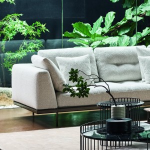 maximilian-bonaldo-linear-sofa